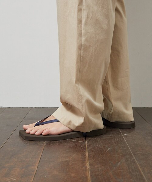 ADAM ET ROPE'（アダムエロペ）の「【AURALEE】BELTET BEACH SANDALS（サンダル・メンズ・ダークブラウン・25.0/26.0/27.0/27.5/28.0）」の7枚目の写真