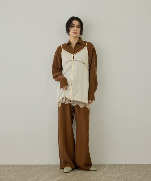 ADAM ET ROPE'(アダムエロペ)の「サテンレースキャミジレ(キャミソール・レディース・ブラック/キナリ・F)」の5枚目の写真