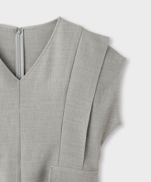 ROPE'(ロペ)の「【一部店舗限定】【REALM(レルム)】V-NECK BLOUSE|セットアップブラウス 26SS(シャツ/ブラウス・レディース・グレー/ブラック系・38)」の21枚目の写真