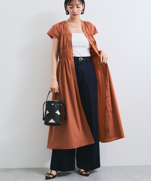 VIS（ビス）の「シャーリングデザインワンピース【WEB限定サイズ】（ワンピース・レディース・ブラック系/ダークブラウン系/ブルー系・F/PF）」の4枚目の写真