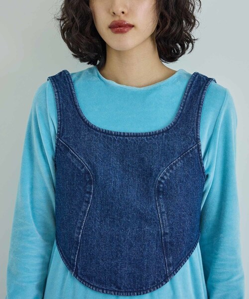 ADAM ET ROPE'（アダムエロペ）の「nagisax7xAER　CROPPED　DENIM　TOP（ベスト・レディース・ブルー系・F）」の21枚目の写真
