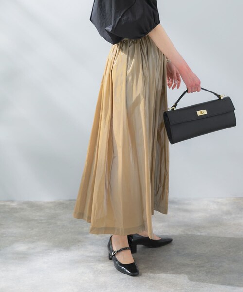 URBAN RESEARCH ROSSO（アーバンリサーチロッソ）の「グロッシーギャザースカート（スカート・レディース・BEIGE/GREIGE・FREE）」の18枚目の写真