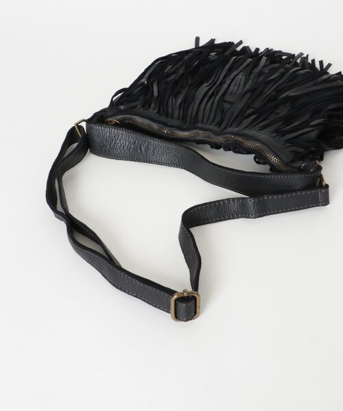URBAN RESEARCH（アーバンリサーチ）の「レザーフリンジハンドバッグ（ハンドバッグ・レディース・BLACK・-）」の6枚目の写真