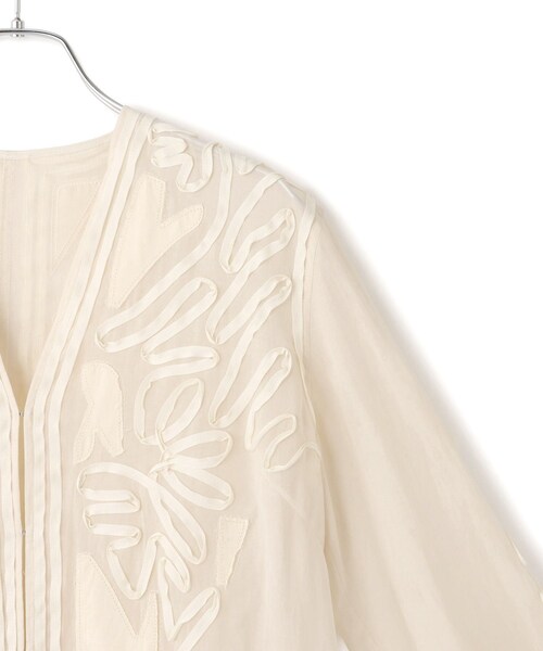 ADAM ET ROPE'(アダムエロペ)の「【EMOELLE】ステッチエンブロイダリーブラウス(シャツ/ブラウス・レディース・ホワイト/キナリ/ブラック/オフホワイト・F)」の14枚目の写真