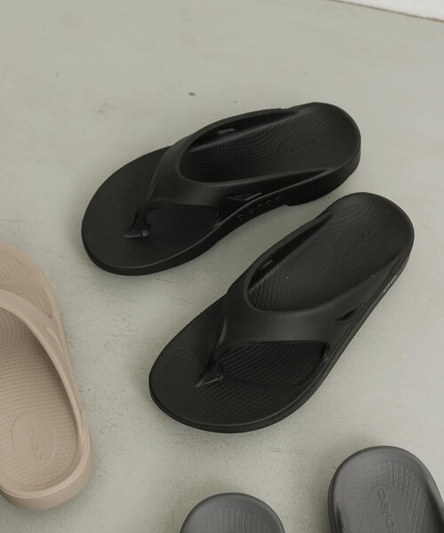 URBAN RESEARCH DOORS(アーバンリサーチドアーズ)の「OOFOS OOriginal(サンダル・レディース・Nomad/Black/Slate/CosmicGray/Olive Drab/Mist/Blush/Foliage・5/6/7/8)」の17枚目の写真