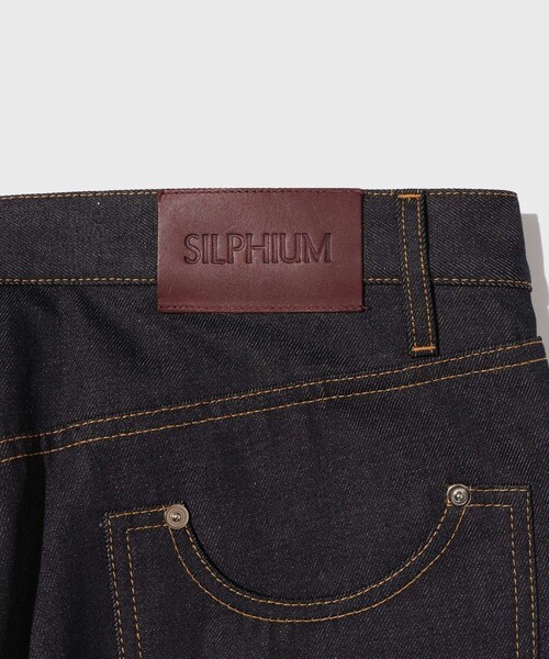 ADAM ET ROPE'(アダムエロペ)の「【SILPHIUM/シルフィウム】CORE DENIM(デニムパンツ・メンズ・ブラック/ネイビー・30/32/34)」の14枚目の写真