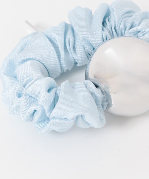 URBAN RESEARCH ROSSO（アーバンリサーチロッソ）の「heyep　M Metal Ball Silk Scrunchie（ヘアゴム・レディース・BLACK/WHITE/別注BLUE・-）」の13枚目の写真