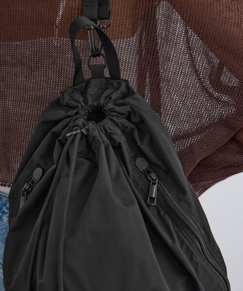 ADAM ET ROPE'（アダムエロペ）の「【WEB限定】2WAYナップサック / 撥水（バックパック/リュック・レディース・ブラック/ベージュ系・F）」の5枚目の写真
