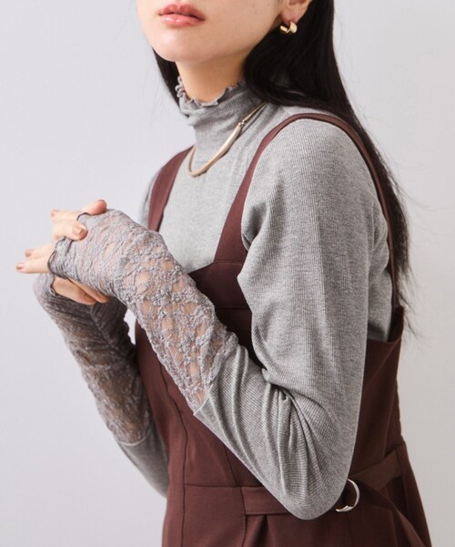 VIS（ビス）の「袖クシュクシュハイネックテレコインナープルオーバー/静電気防止・イージーケア（Tシャツ/カットソー・レディース・ブラック/オフホワイト/グレー/サックス・F）」の4枚目の写真