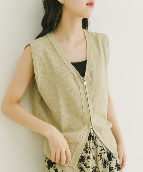 ITEMS URBANRESEARCH（アイテムズ アーバンリサーチ）の「ブークレジップベスト（ベスト・レディース・BEG/NVY/MOC・FREE）」の2枚目の写真