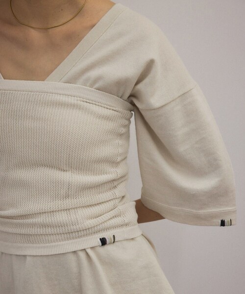 ADAM ET ROPE'(アダムエロペ)の「【J'aDoRe・店舗限定】【extreme cashmere(エクストリーム・カシミア)】mesh tube top / チューブトップビスチェ(チューブトップ・レディース・オフホワイト/ブラウン系・F)」の18枚目の写真