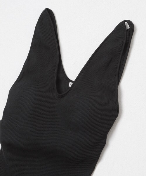 URBAN RESEARCH（アーバンリサーチ）の「HAKUJI　TWIST COTTON V-NECK TANK（タンクトップ・レディース・IVORY/BLACK・Free）」の8枚目の写真