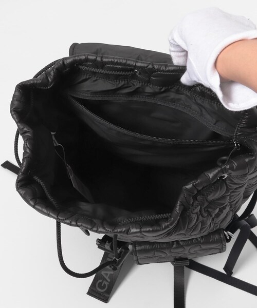URBAN RESEARCH（アーバンリサーチ）の「GANNI　RE-TECH QUILTED BACKPACK（バックパック/リュック・レディース・BLACK・-）」の8枚目の写真