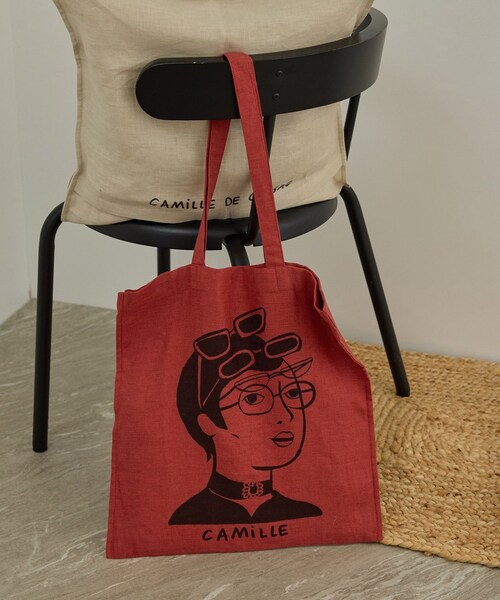 ADAM ET ROPE'(アダムエロペ)の「【Camille de Cussac by SALON】アートリネントートバッグ/ A4対応(トートバッグ・レディース・ベージュ/ブルー/レッド・F)」の3枚目の写真
