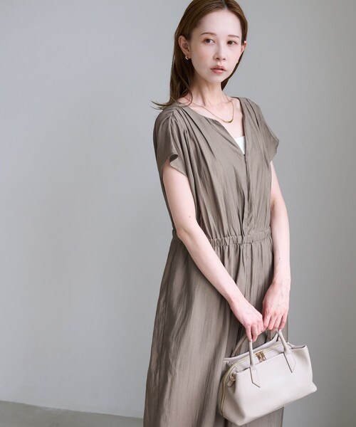 ROPE' PICNIC（ロペピクニック）の「【一部店舗限定】【emur/エミュール】梨地オールインワン（つなぎ/オールインワン・レディース・ブラック/グレー・F）」の19枚目の写真