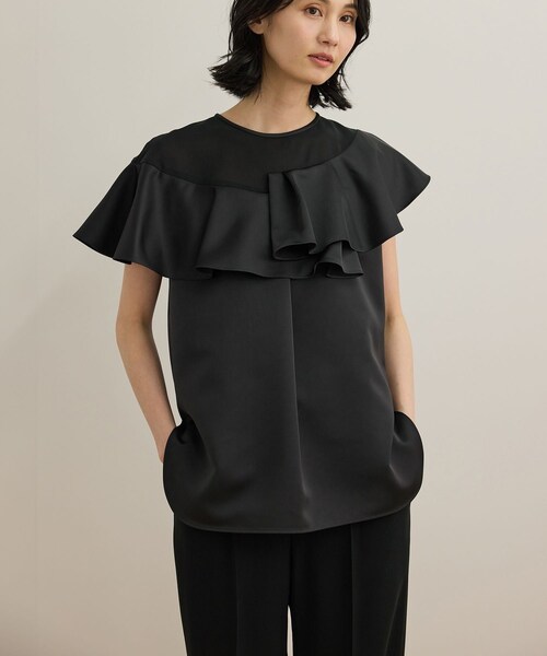 ROPE'(ロペ)の「サテンラッフルブラウス/洗える(シャツ/ブラウス・レディース・ブラック/オフホワイト・F)」の2枚目の写真