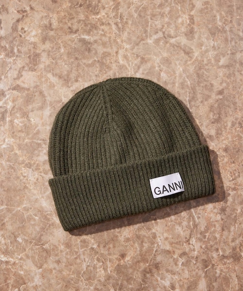 ADAM ET ROPE'(アダムエロペ)の「【公式サイト限定】【GANNI】Light Structured Rib Knit Beanie(ニットキャップ/ビーニー・レディース・カーキ・F)」の2枚目の写真