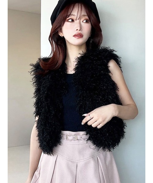 RESEXXY（リゼクシー）の「フラッフィーボリュームショートベスト（ベスト・レディース・アイボリー/ブラック/ブラウン・F）」の4枚目の写真