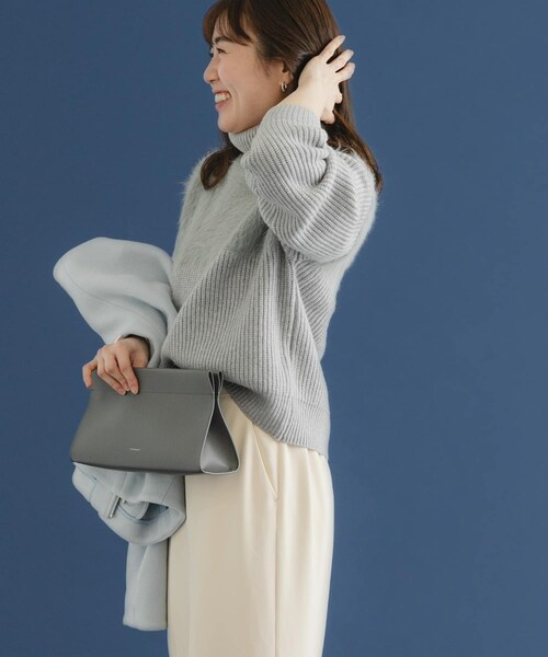 URBAN RESEARCH ROSSO（アーバンリサーチロッソ）の「エアリーヤーンドッキングニットプルオーバー（ニット/セーター・レディース・GRAY/OFF WHITE/BLACK・FREE）」の21枚目の写真