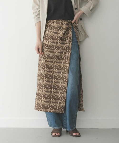 URBAN RESEARCH Sonny Label（アーバンリサーチサニーレーベル）の「大判ニュアンスプリントスカーフ（バンダナ/スカーフ・レディース・ブラック系/ブラウン系/カーキ系・Free）」の3枚目の写真