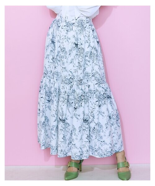 nissen（ニッセン）の「大きいサイズ 線画花柄プリントスカート marun（スカート・レディース・ブル―/ダークグリーン・L/LL/3L/4L/5L/6L/8L/10L）」の2枚目の写真
