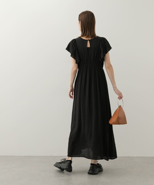 SENSE OF PLACE by URBAN RESEARCH(センスオブプレイスバイアーバンリサーチ)の「Vネックウエストマークフリルワンピース(ワンピース・レディース・BLACK/IVORY/L.BLUE・COMPACT/one)」の17枚目の写真