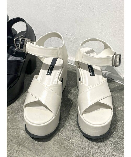 EMODA（エモダ）の「Wクロスバルキーサンダル（サンダル・レディース・ホワイト/ブラック・M/S/L）」の2枚目の写真