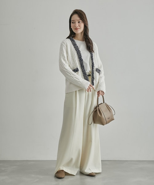 ROPE'（ロペ）の「【一部店舗限定】【LINTON TWEED】カシミヤブレンドケーブルカーディガン（カーディガン/ボレロ・レディース・オフホワイト/ネイビー系・F）」の12枚目の写真