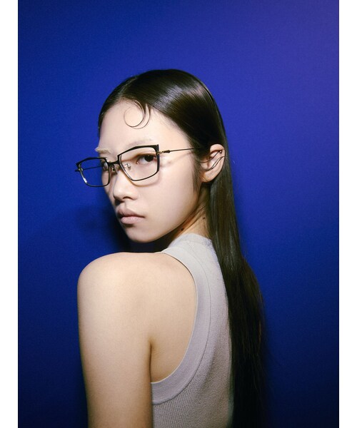 UN3D.（アンスリード）の「【CARIN×UN3D.】EDGE LINE METAL SPECTACLES（サングラス・レディース・ブラック/シルバー・F）」の4枚目の写真