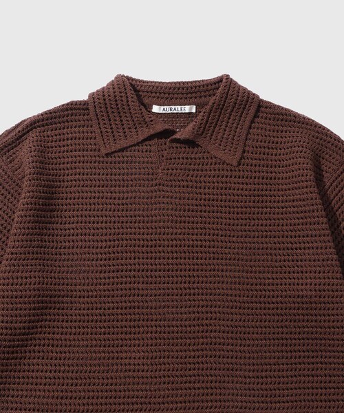 ADAM ET ROPE'（アダムエロペ）の「【AURALEE/オーラリー】TUSSAH SILK COTTON MESH KNIT SKIPPER POLO（ポロシャツ・メンズ・キナリ/ダークブラウン・3/4）」の6枚目の写真