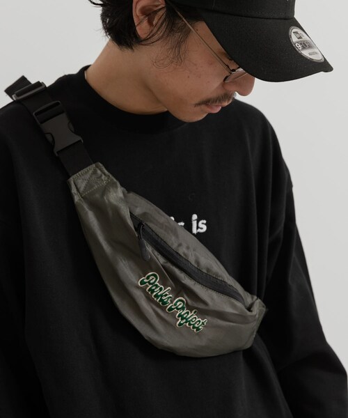 THE GOODLAND MARKET（ザグッドランドマーケット）の「『別注』PARKS PROJECT×TGM　WAIST BAG（ボディバッグ/ウエストポーチ・メンズ・Gray/White・one）」の2枚目の写真