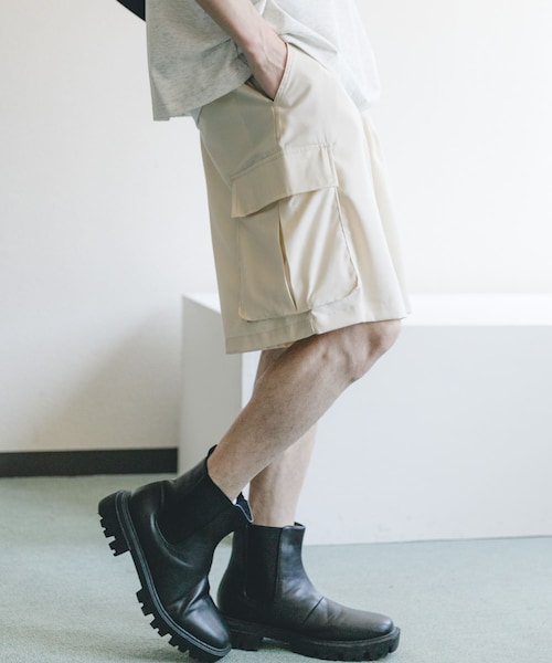 SENSE OF PLACE by URBAN RESEARCH(センスオブプレイスバイアーバンリサーチ)の「ワイドカーゴショートパンツ(その他パンツ・メンズ・IVORY/BLACK/CHARCOAL・M/L)」の1枚目の写真