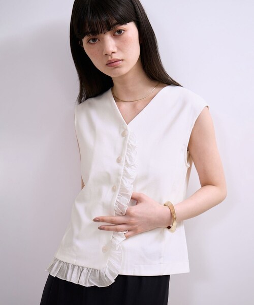 ADAM ET ROPE'(アダムエロペ)の「【WEB限定】・【定番】ラッフルコンビスリーブレストップス(Tシャツ/カットソー・レディース・ブラック/ブラック系/ホワイト・F)」の11枚目の写真