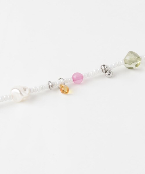 SMELLY（スメリー）の「カラーパーツビーズネックレス（ネックレス・レディース・WHT・-）」の7枚目の写真