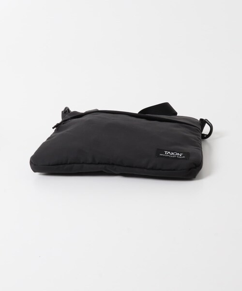 SENSE OF PLACE by URBAN RESEARCH（センスオブプレイスバイアーバンリサーチ）の「TAION　マウンテンサコッシュ（ショルダーバッグ・メンズ・BLACK/NAVY/ICE GRAY・One）」の7枚目の写真