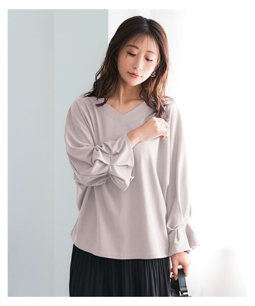 nissen（ニッセン）の「＜大きいサイズ＞袖タックスリープVネックドルマントップス（Tシャツ/カットソー・レディース・ダークブルー/アイボリー/ブラウン/黒・L/LL/3L/4L/5L/6L/8L/10L）」の3枚目の写真