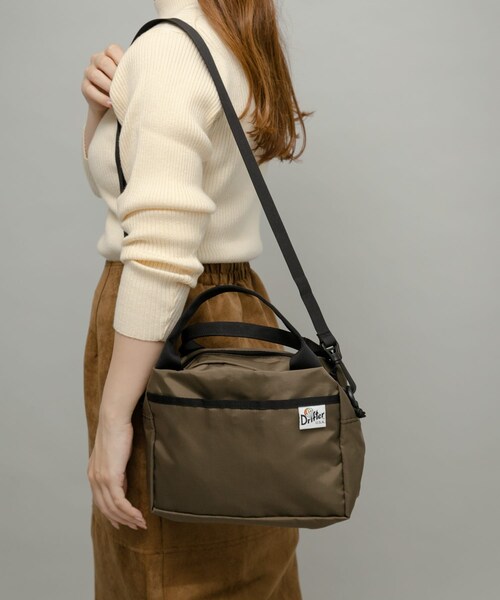 URBAN RESEARCH Sonny Label（アーバンリサーチサニーレーベル）の「DRIFTER　KIRBY HAND BAG（ハンドバッグ・レディース・BLACK/COFFEE・one）」の12枚目の写真