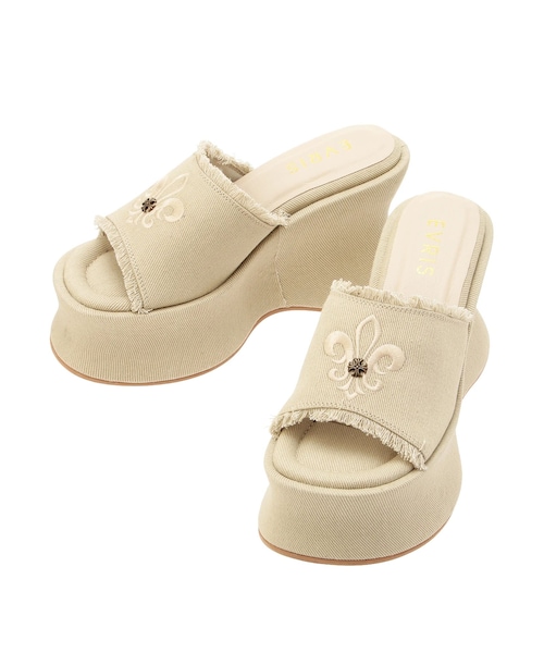 EVRIS（エヴリス）の「フリンジズタッズサンダル（サンダル・レディース・ブラック/ピンク/ベージュ・S/M/L）」の4枚目の写真