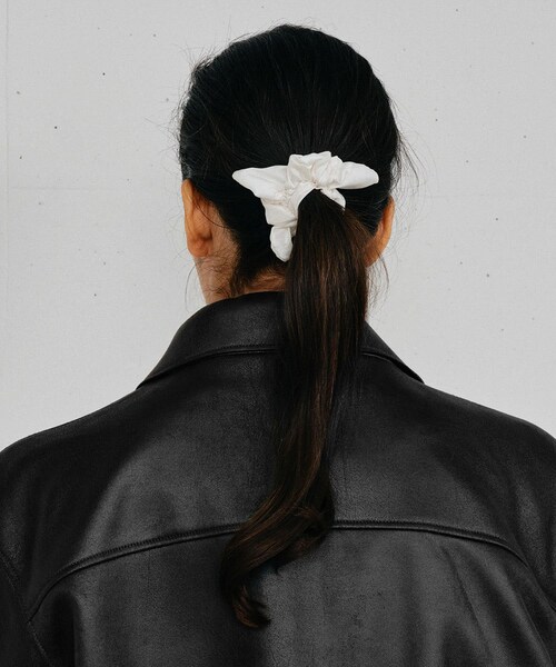 URBAN RESEARCH ROSSO（アーバンリサーチロッソ）の「heyep　Silk Square Mini Scrunchie 3P（ヘアゴム・レディース・BLACK/WHITE・-）」の4枚目の写真
