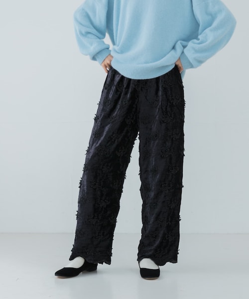 URBAN RESEARCH(アーバンリサーチ)の「crinkle crinkle crinkle velvet embroidery pants(その他パンツ・レディース・SILVERLAME/BLACKLAME・FREE)」の1枚目の写真