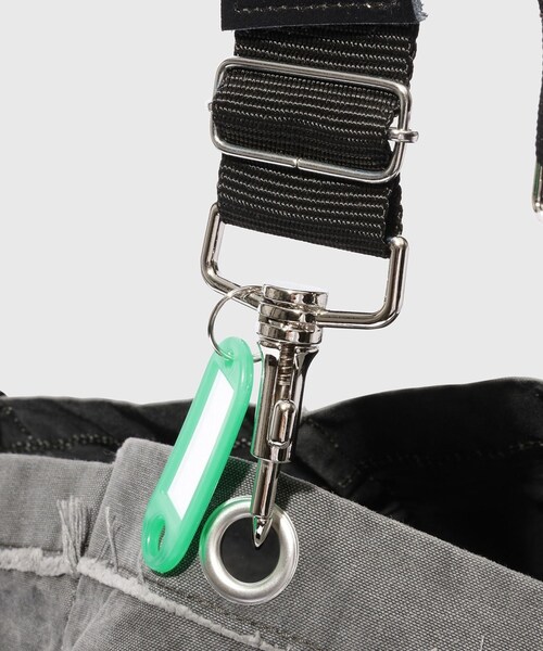 ADAM ET ROPE'(アダムエロペ)の「【CAMIEL FORTGENS/カミエル フォートヘンス】WORKER SHOPPER(ショルダーバッグ・メンズ・チャコール・F)」の6枚目の写真