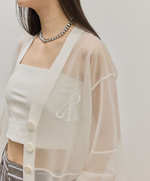 ADAM ET ROPE'(アダムエロペ)の「【サステナブル】シアーロゴカーディガン(カーディガン/ボレロ・レディース・ブラック/ホワイト/ブルー系・F)」の14枚目の写真