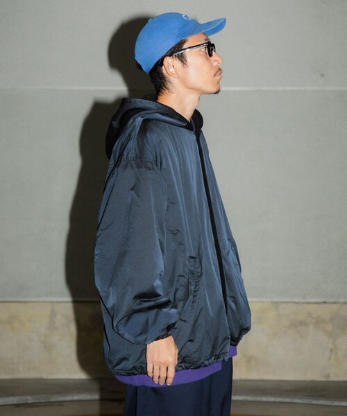 URBAN RESEARCH(アーバンリサーチ)の「Wide Dad Dad NYLON COACH PARKA(パーカー・メンズ・D NAVY・1/2)」の6枚目の写真