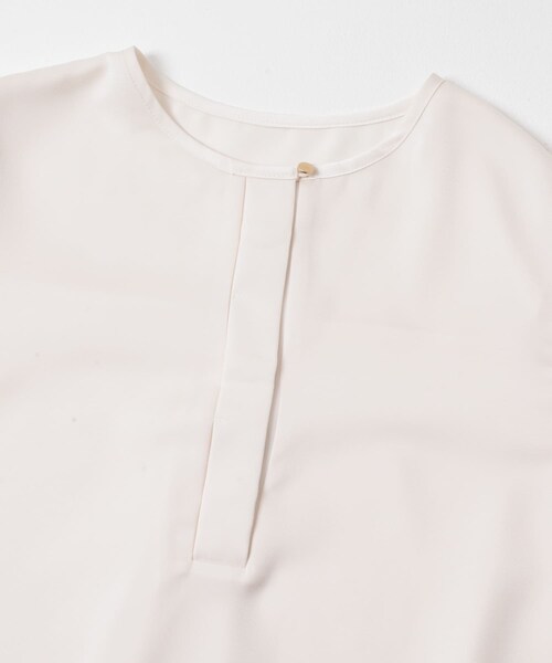 URBAN RESEARCH ROSSO（アーバンリサーチロッソ）の「ピーチサテンデザインスリーブブラウス（シャツ/ブラウス・レディース・OFF WHITE/CHARCOAL・Free）」の14枚目の写真