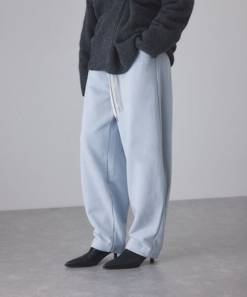 ADAM ET ROPE'(アダムエロペ)の「ウールミックスコクーンイージーパンツ(その他パンツ・レディース・グレー/キナリ系/サックス・36/38)」の16枚目の写真