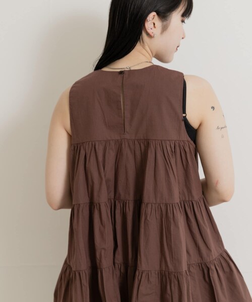 THE GOODLAND MARKET（ザグッドランドマーケット）の「FANAKA　Poplin tiered blouse（シャツ/ブラウス・レディース・024BLU/BLACK/58BRN・FREE）」の10枚目の写真