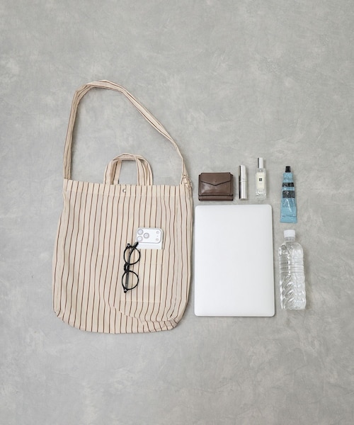 ADAM ET ROPE'（アダムエロペ）の「【WEB限定】・【定番】ギャザー2WAYミドルショルダーバッグ（ショルダーバッグ・レディース・ブラウン/ネイビー/サックス/ピンク・F）」の10枚目の写真