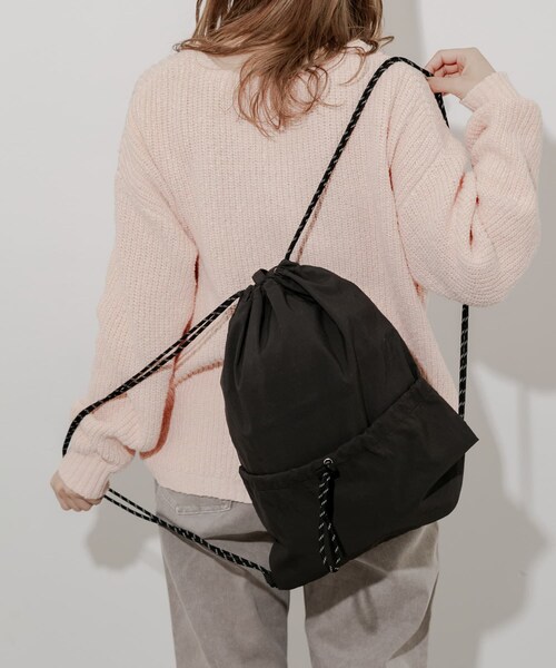 SMELLY（スメリー）の「ドロストポケットナップサック（バックパック/リュック・レディース・BLK/GRY・-）」の4枚目の写真