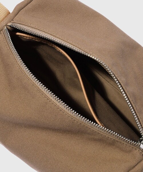 ADAM ET ROPE'(アダムエロペ)の「【Maison Margiela/メゾン マルジェラ】HIGH TECH POUCH(ハンドバッグ・メンズ・ベージュ・F)」の10枚目の写真