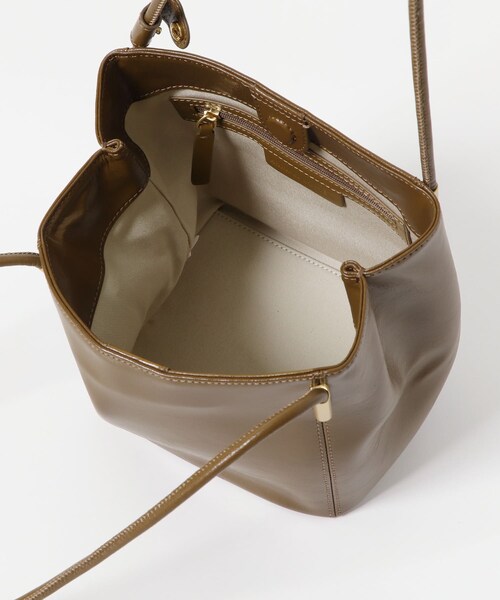 URBAN RESEARCH ROSSO（アーバンリサーチロッソ）の「MARRON BAG（トートバッグ・レディース・goldbrown/softblack/mistywhite・Free）」の15枚目の写真